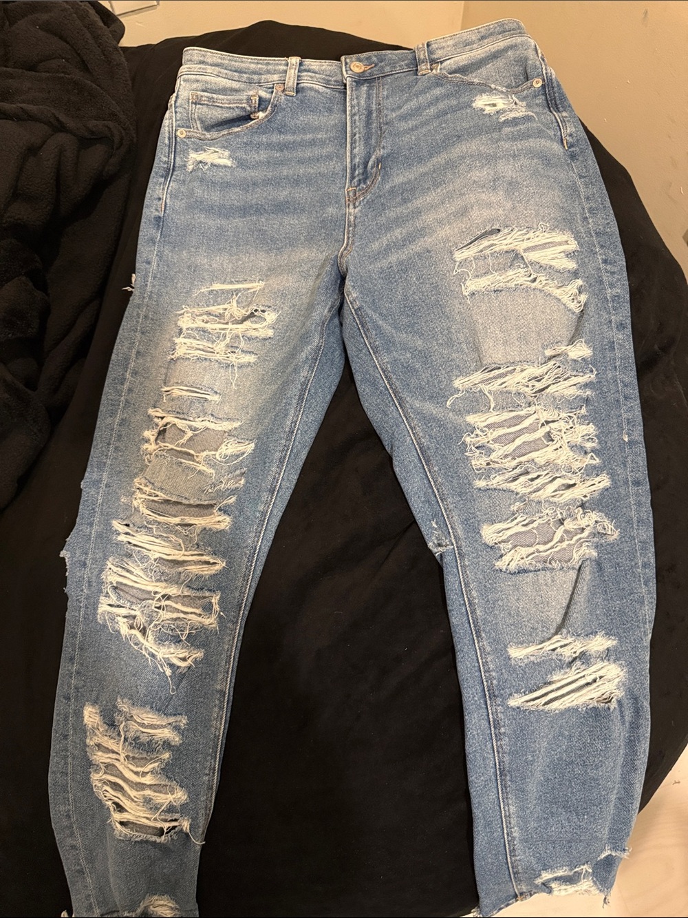 AE ripped mom jean sz 12